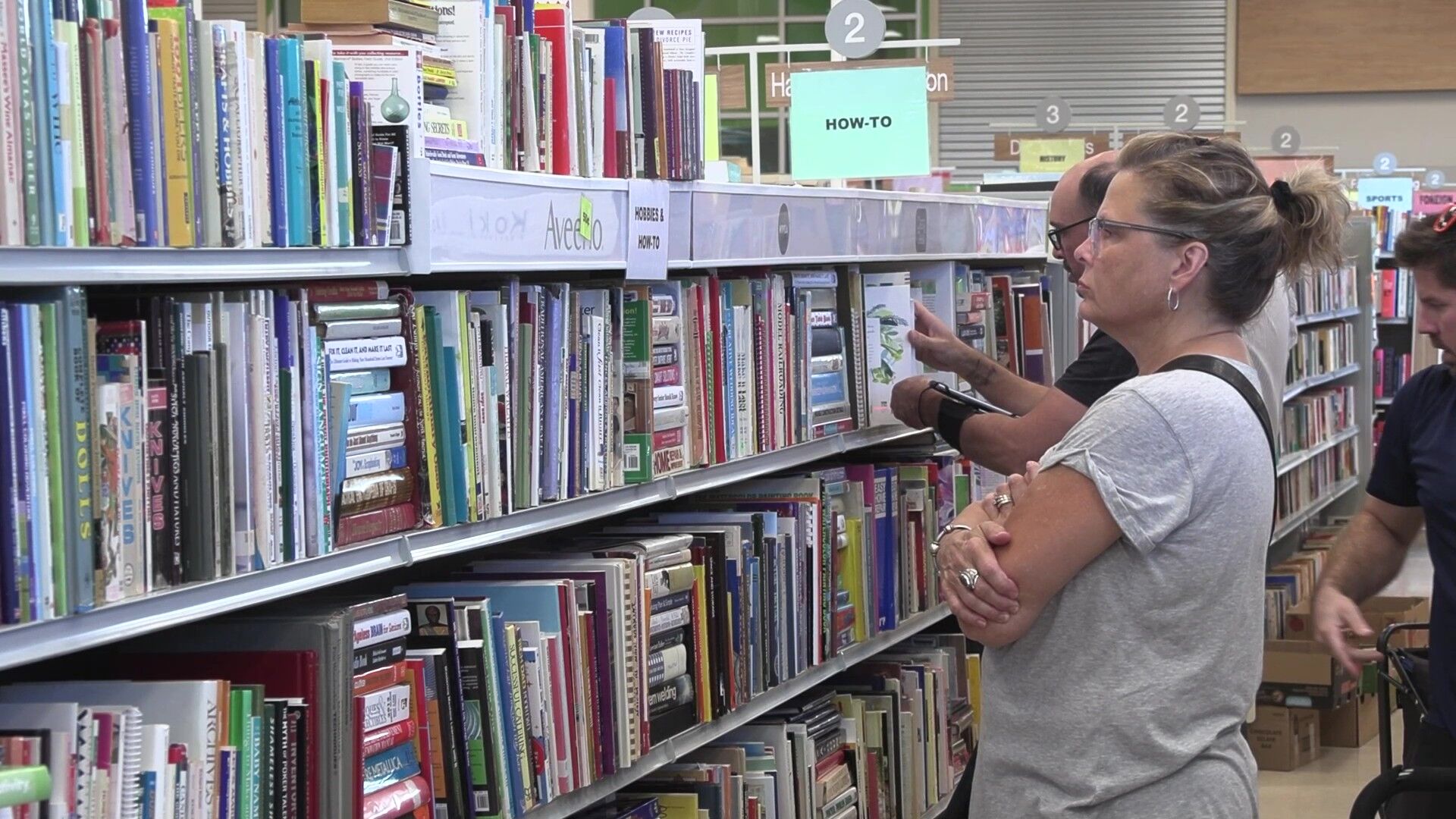 Bookworms flock to AAUW Book Fair in Lima to stock up and support education